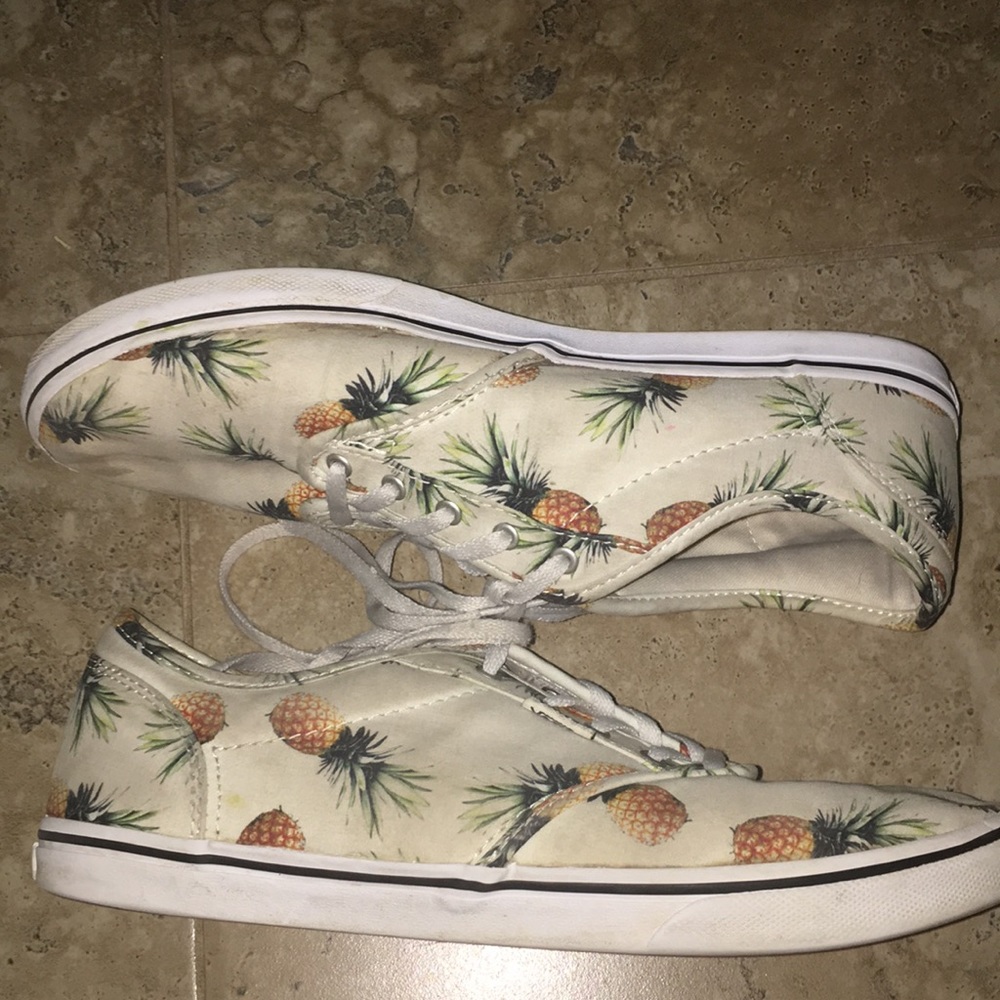 Pineapple vans